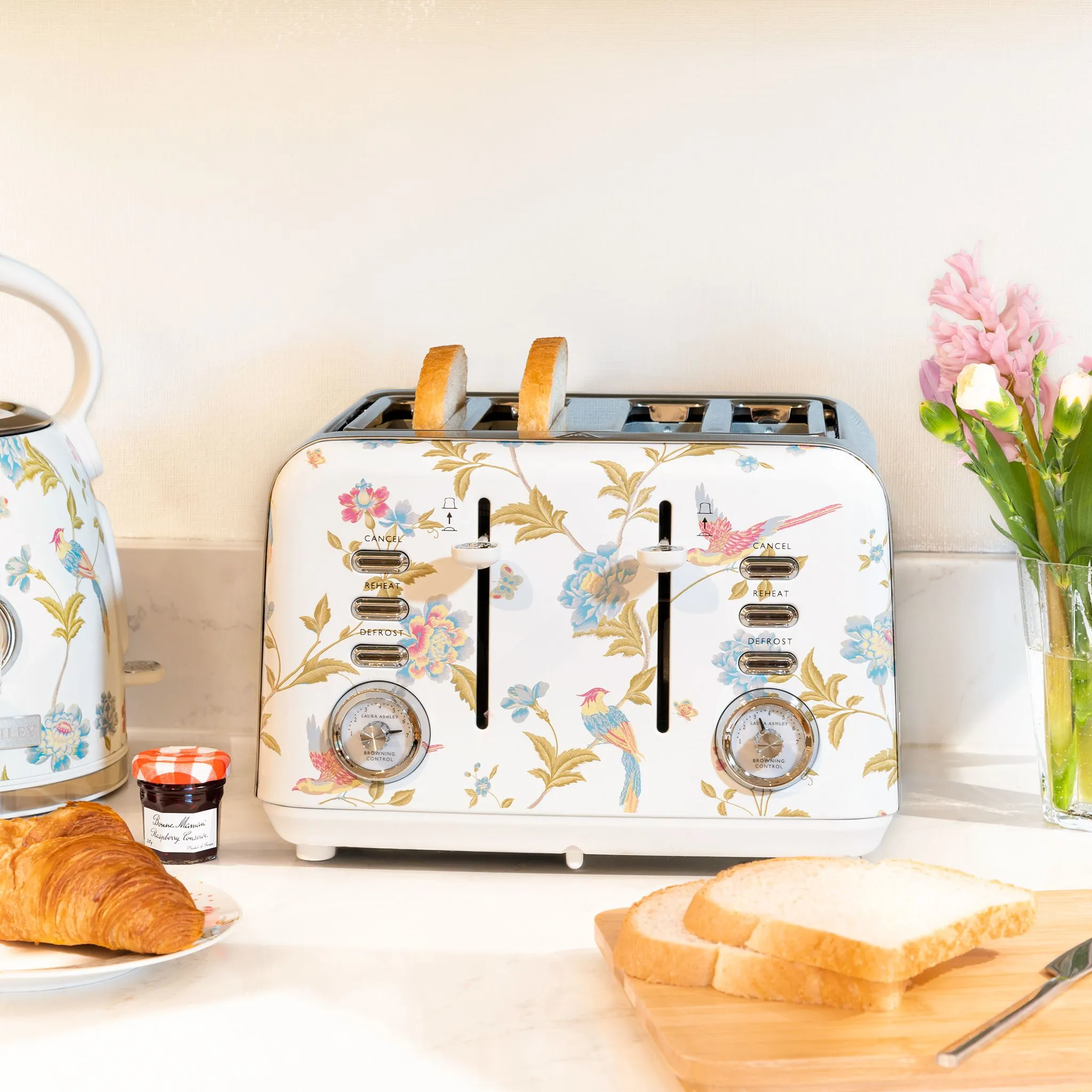 VQ Laura Ashley Slice Toaster. White/Silver